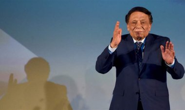 اتخذ منذ 4 سنوات.. اسرار جديدة عن اعتزال الفنان "عادل امام" الفن نهائيا