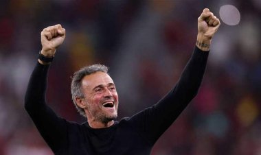 إنريكي يوقع على تجديد عقده مع باريس سان جيرمان