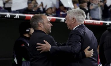 انشيلوتي يوضح سبب غضبه تجاه دكة برشلونة.. ماذا جرى؟